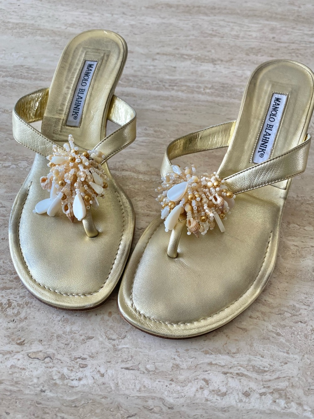 Vintage Manolo Blahnik Shell Bead Thong Sandal Heels - Picture 5 of 10
